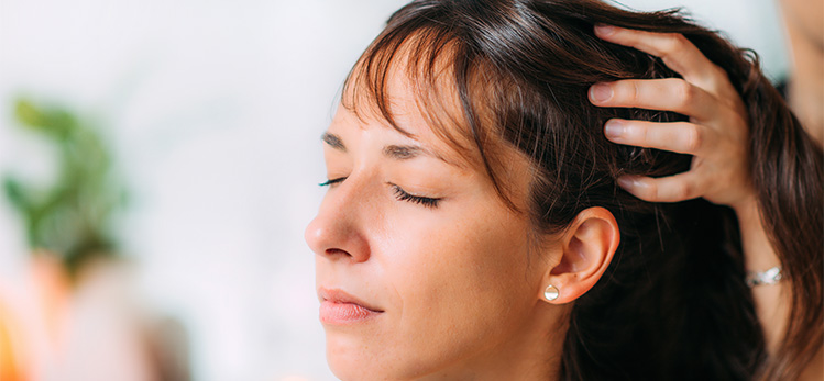 ayurvedic-oil-hair-treatment-salon